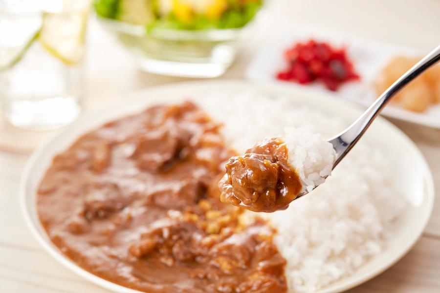 なぜ夏にカレーを食べたくなるのかを管理栄養士が考察!健康力アップのコツや素揚げ不要のレシピは必見