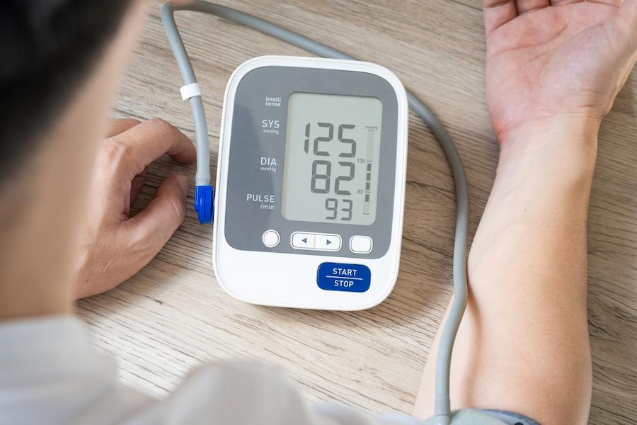 血圧が高い原因は生活習慣だけじゃない!一時的なケースや50代女性特有の変動を知り、改善を目指そう