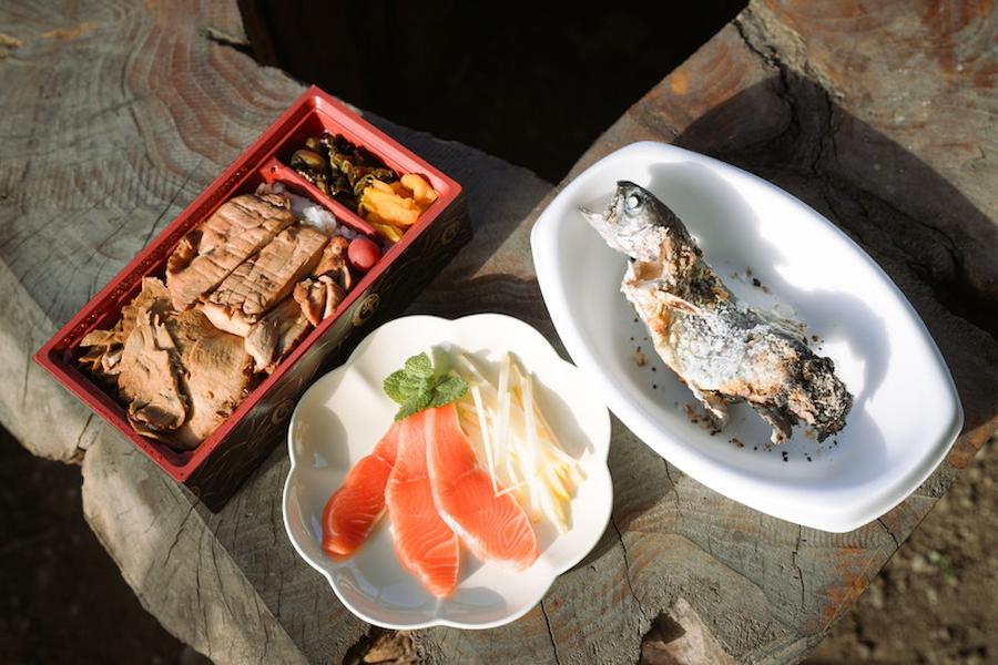 「登利平」の鳥めし弁当（松）