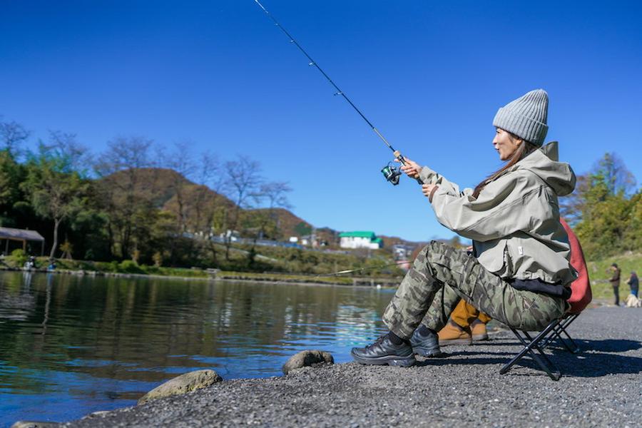 バスツアーで行く関東日帰り旅行。手ぶら釣りと苺狩りで春を味わう！群馬で叶えるウェルビーイングな一日