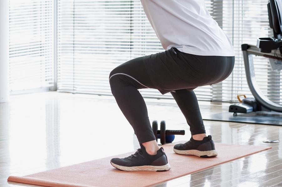 ぽっこりお腹を解消したい人必見！おすすめの筋トレメニューや食事の工夫を取り入れて、理想体型を目指そう