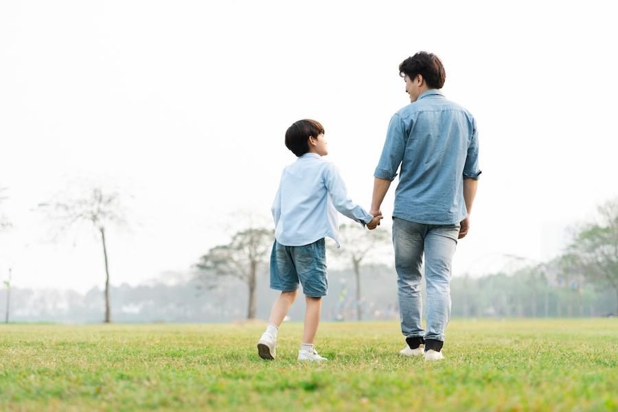 薄毛対策を考えている男性へ。突破口はヘアケアグッズの活用や食べ物・睡眠といった生活習慣の見直しにあり