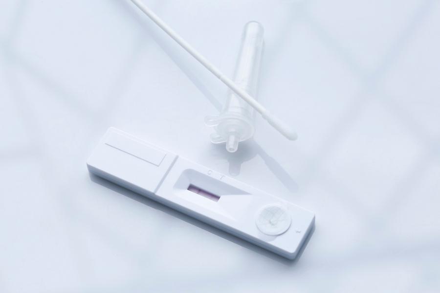 抗原検査キットの正しい見方とは？陰性と偽陰性の違いやアイテムの選び方、判定結果が出た後の対応ポイント