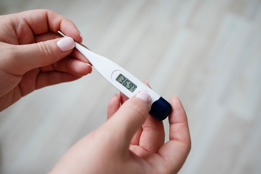 頭痛は風邪のサイン？原因と見分け方やセルフケア・市販薬の選び方・医療機関に受診する目安を解説