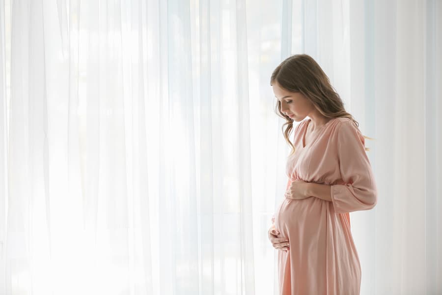 妊娠中は葉酸サプリメントの摂取がおすすめ。葉酸の働き、時期ごとの推奨量、サプリメントを上手に活用する方法や選び方を解説