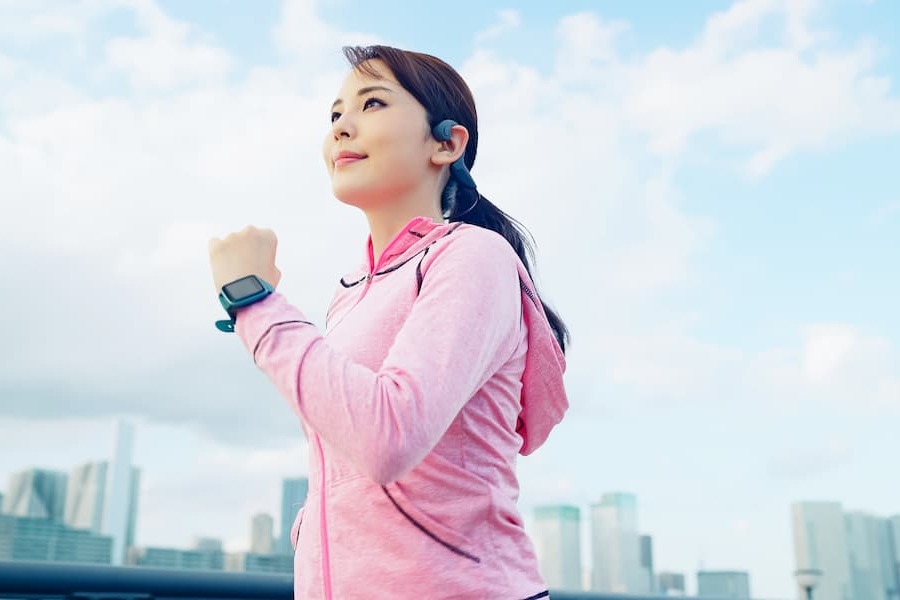 失敗しない夏のスポーツウェアの選び方！ジムと屋外で着るウェアの違い、インナーの重要性も解説