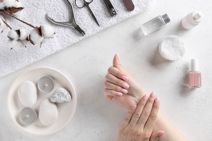 セルフネイルケアで健康的で美しいネイルをゲット！初心者もすぐに始められる道具ややり方講座