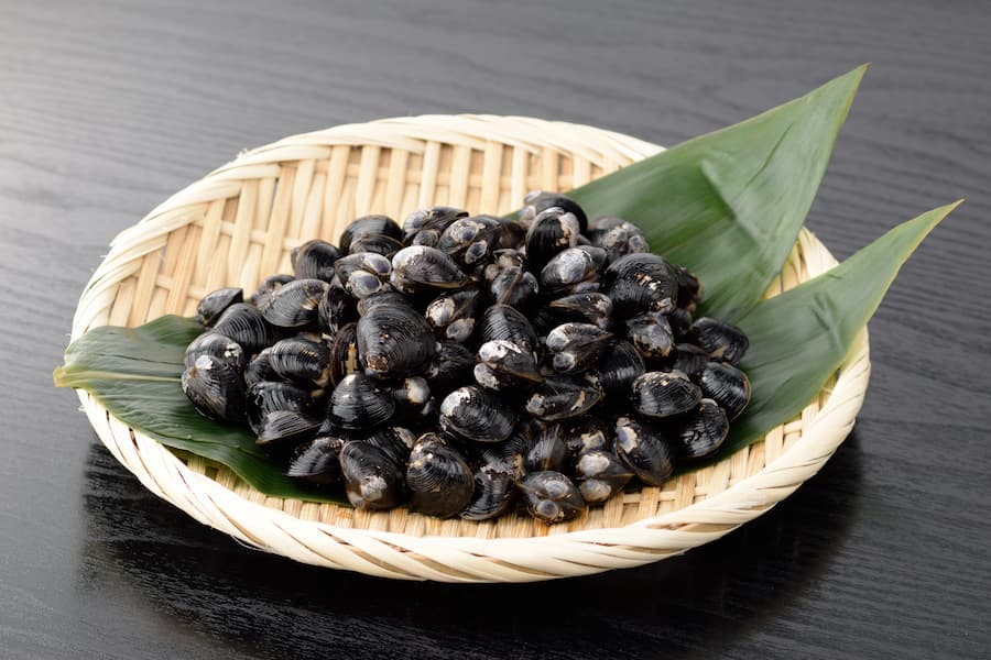 ポイントをおさえれば意外と簡単！しじみの砂抜き方法と冷凍保存するメリットを紹介！