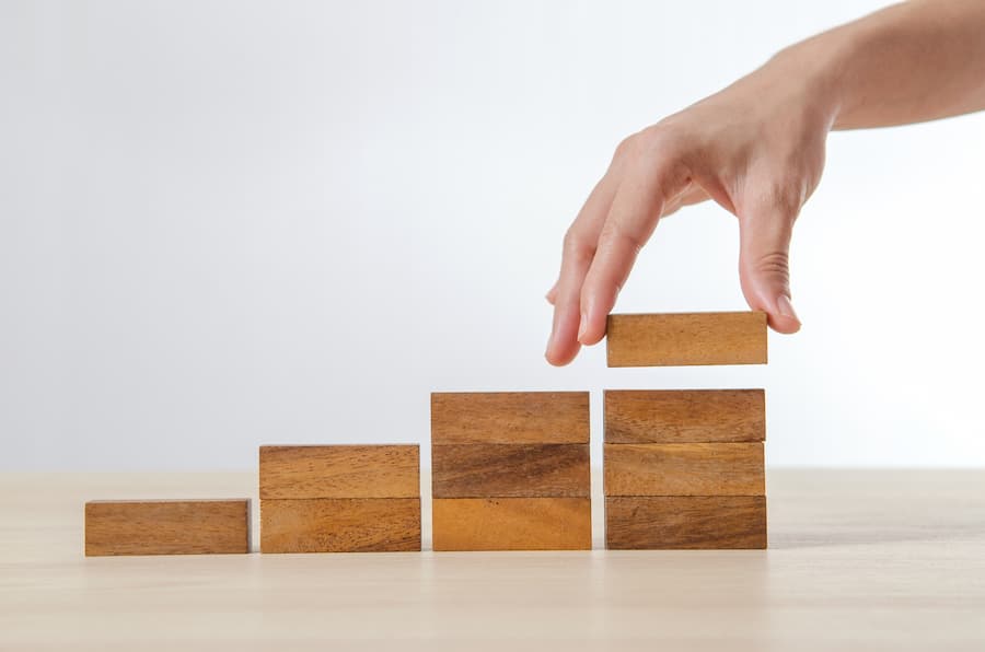 【医師監修】なぜ昔は花粉症がなかったの?花粉症患者が年々急増している背景と花粉量が増加した4つの理由