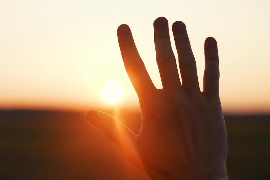 【医師監修】自律神経の役割とはたらき。交感神経はどこにあるのか、生理前や春とのつながりについて解説