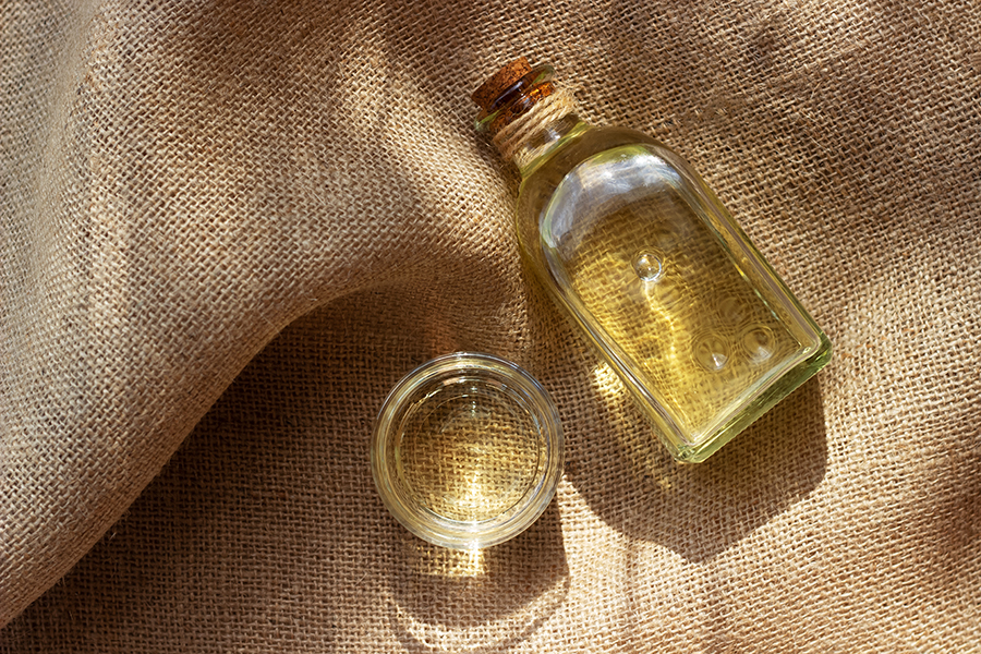 【医師監修】亜麻仁油に含まれるオメガ3脂肪酸とは？EPAやDHA、ALAを積極的に摂取したい理由を解説