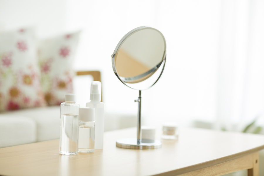 エイジングケアはいつから何を始めればいい?年齢別に具体的な肌・髪ケア方法を解説