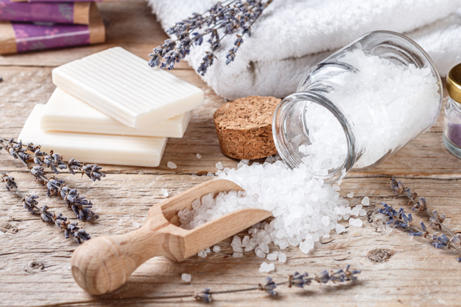 バスソルトは効果なしって本当？入浴剤との違いから種類・空間のアクセントにする＋αの楽しみ方まで
