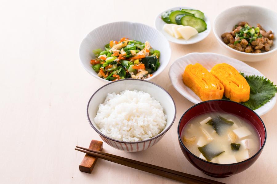 【管理栄養士執筆】栄養バランスのよい食事のメリットとは?1日の献立例を知り外食やダイエットにも応用!