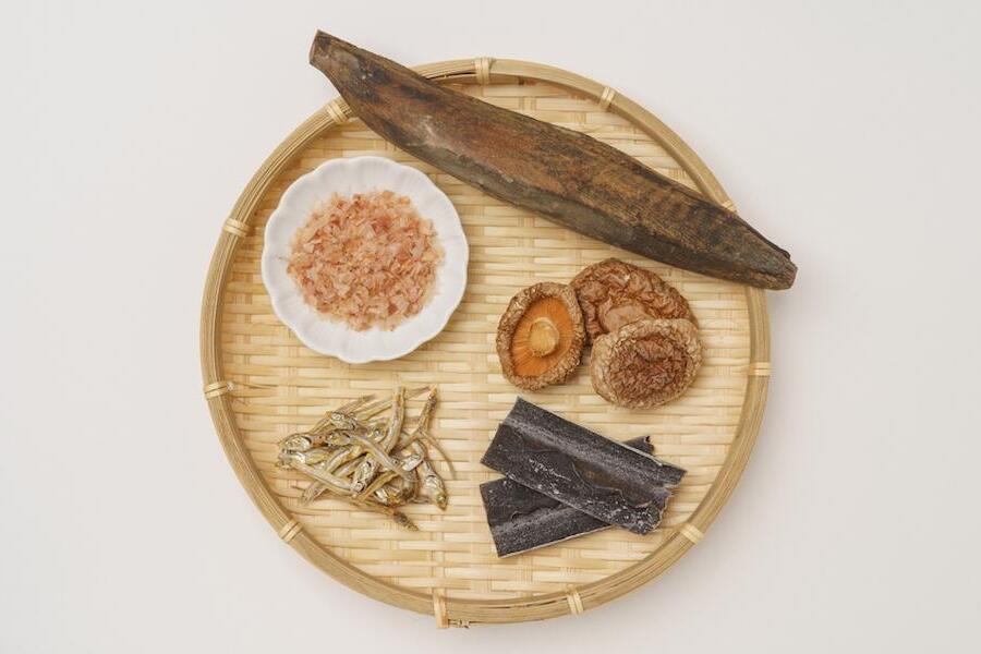 【管理栄養士が提案】むくみや冷えをケアする食べ物は？コンビニお助けメニューや避けたい食品も知りたい