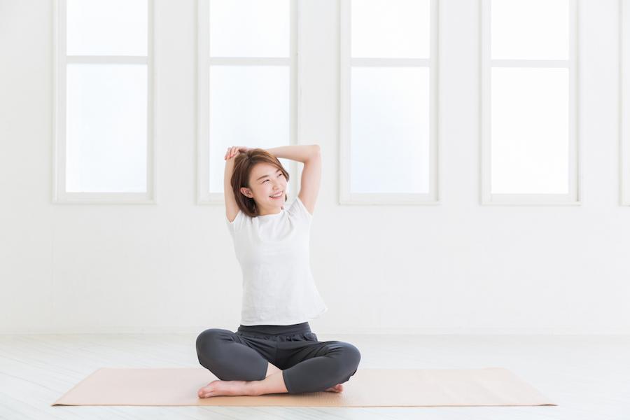 【動画有り】自宅で簡単！自律神経を整えるストレッチ5選。最大限効果を引き出しリラックスするポイント