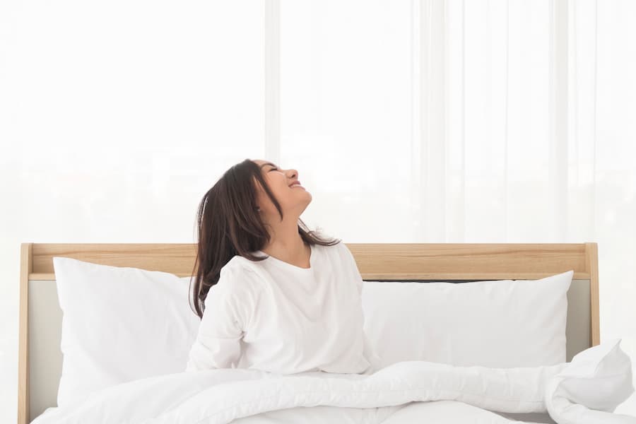 寝苦しい夜にエアコンなしでも快適に眠るための対策は？自分に合った快眠グッズや方法を取り入れよう