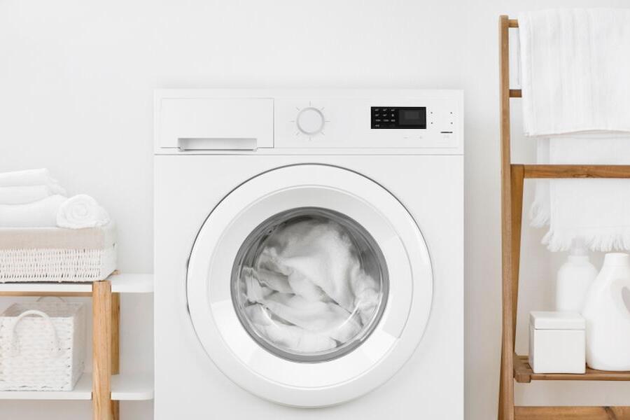 部屋干しの悩みから解放される便利グッズをご紹介！100ショップアイテムからニオイ対策の洗剤・柔軟剤まで