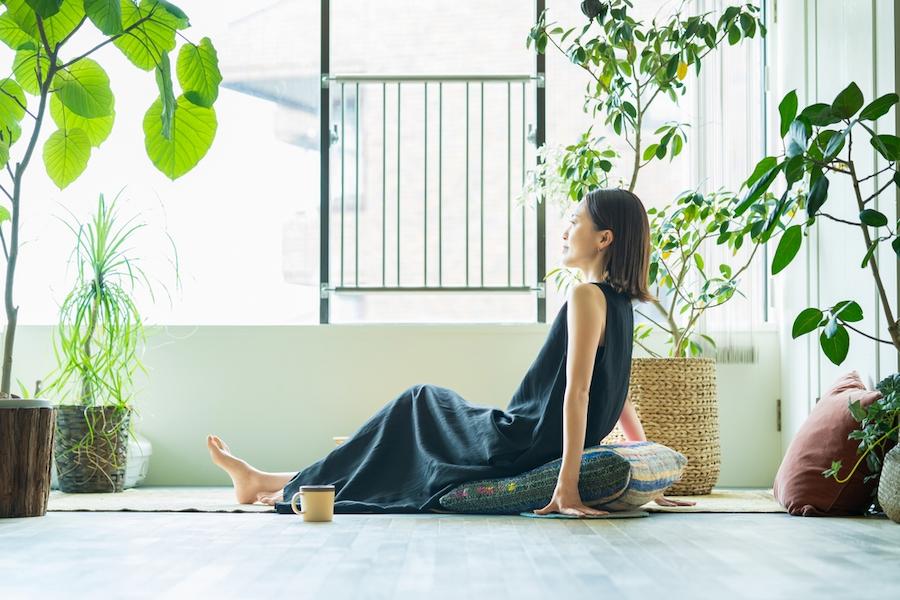 胃もたれ・二日酔いの原因や症状から、違い、対処・改善策まで紹介！食欲不振の対策も合わせて確認できます