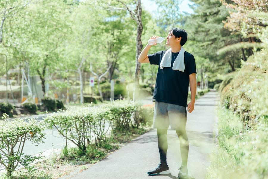 BCAAの効果的な摂取タイミングはいつ？運動パフォーマンスをサポートする飲み方とEAAとの違いを解説