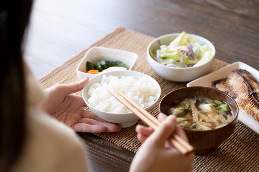 食生活の乱れを改善する基本ポイント！ダイエットや腸内環境ケアは主食・主菜・副菜で整える健康的な献立を