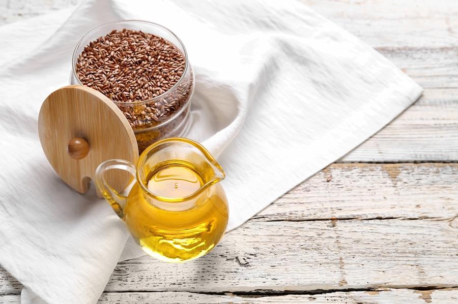 亜麻仁油とは？含まれるα-リノレン酸とは？悪玉コレステロール値を低下させる機能と上手な使い方