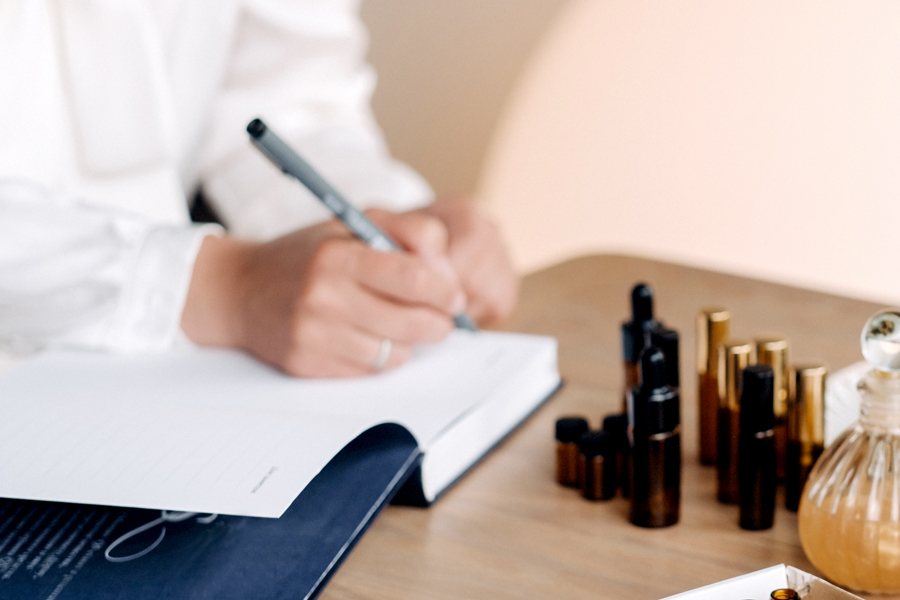 アロマセラピー用のマッサージオイル作りに必要な精油の希釈濃度と計算方法の知識