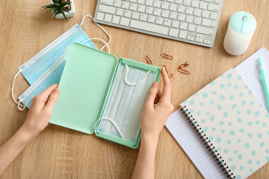 もうマスク収納で悩まない！基本の保管方法や100円ショップアイテムの活用法、大量マスクもすっきり整理